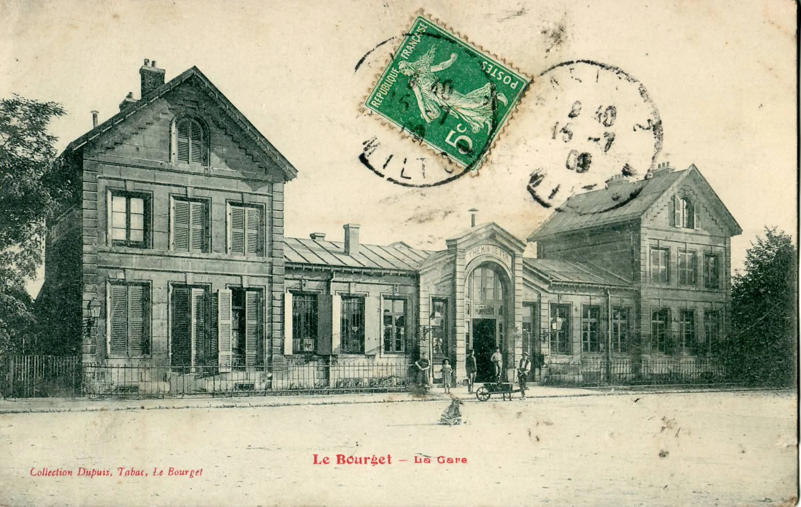 Le bâtiment voyageurs de la gare du Bourget-Drancy sur une carte postale ancienne
