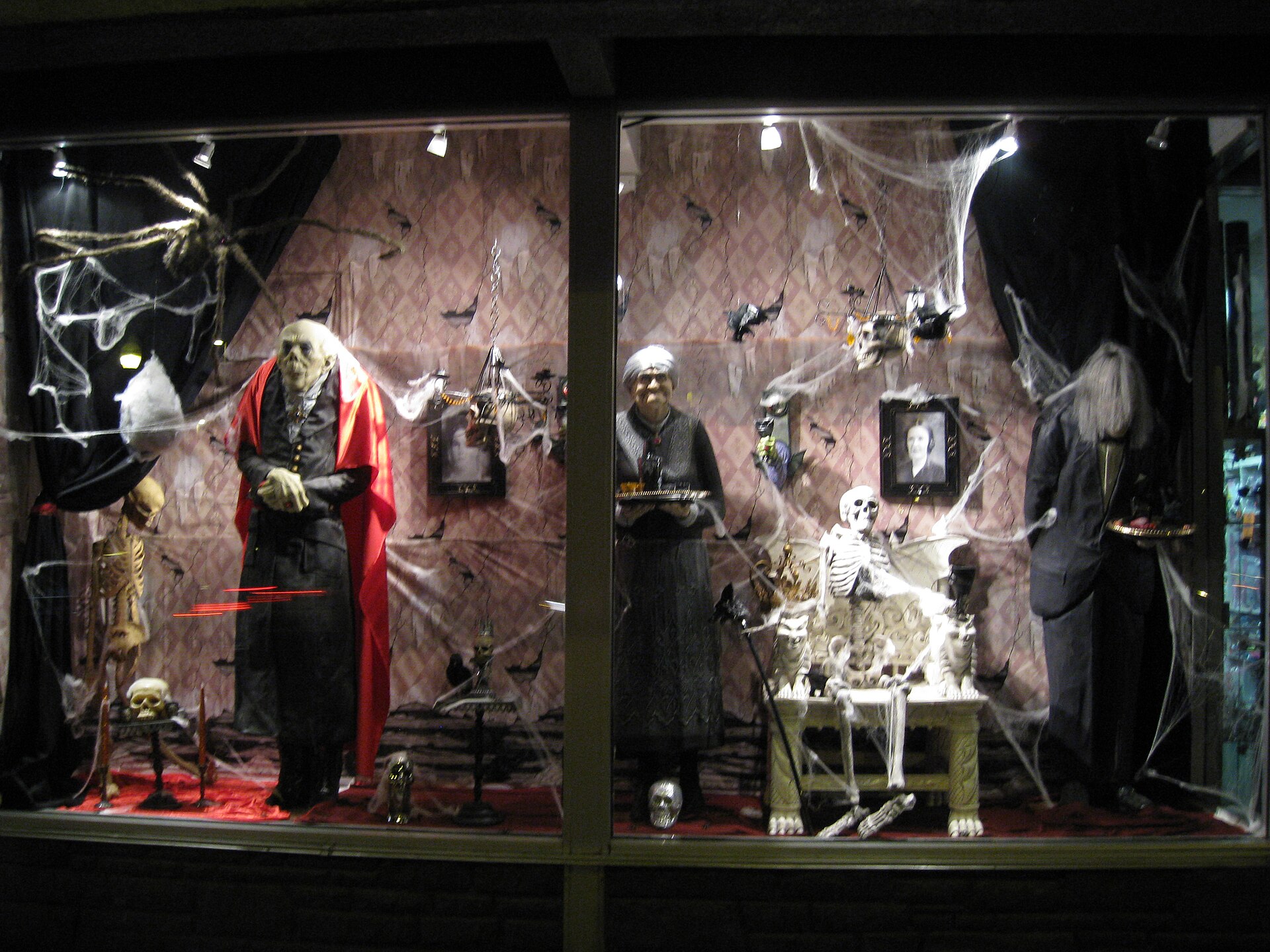 Vitrine décorée pour Halloween