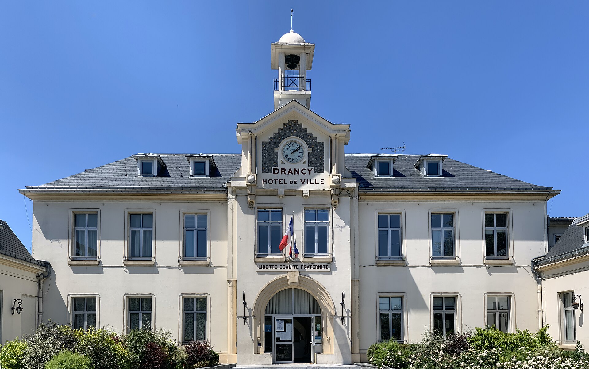L'hôtel de ville de Drancy, place de l'Hôtel de Ville